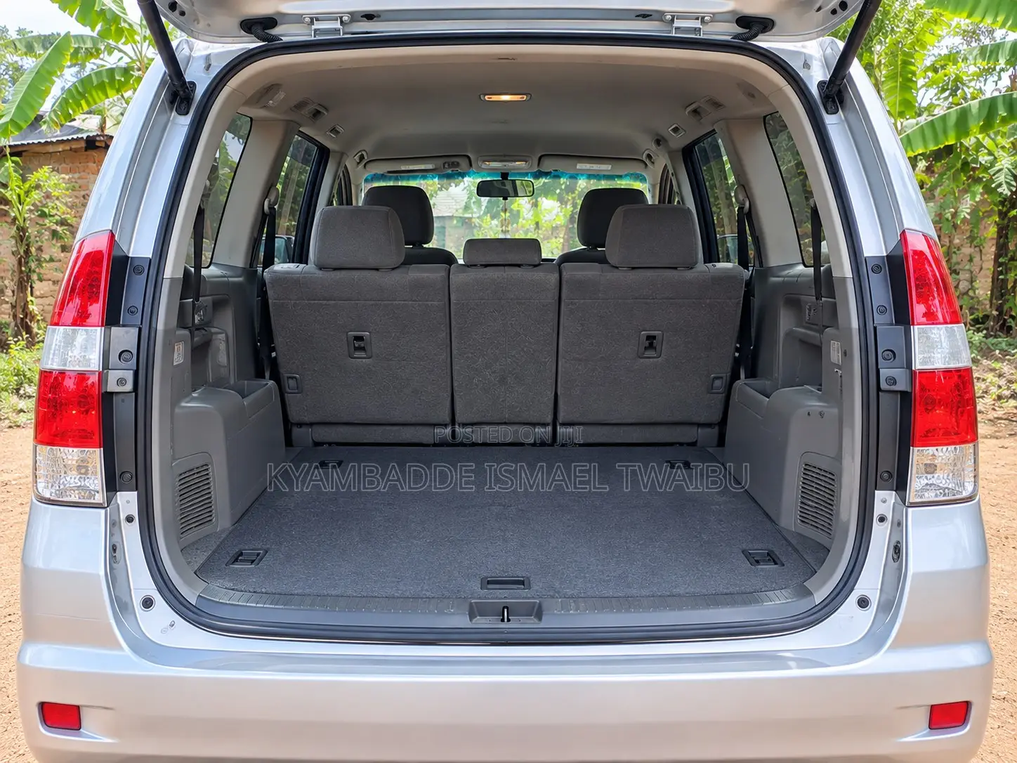 Toyota Noah 2.0 FWD (8 Seater) 2005 Silver
