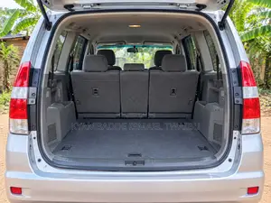 Toyota Noah 2.0 FWD (8 Seater) 2005 Silver