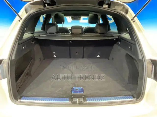 Mercedes-Benz GLC-Class GLC250 Sport Utility 4-Door (2.0L, 4cyl Turbo) White