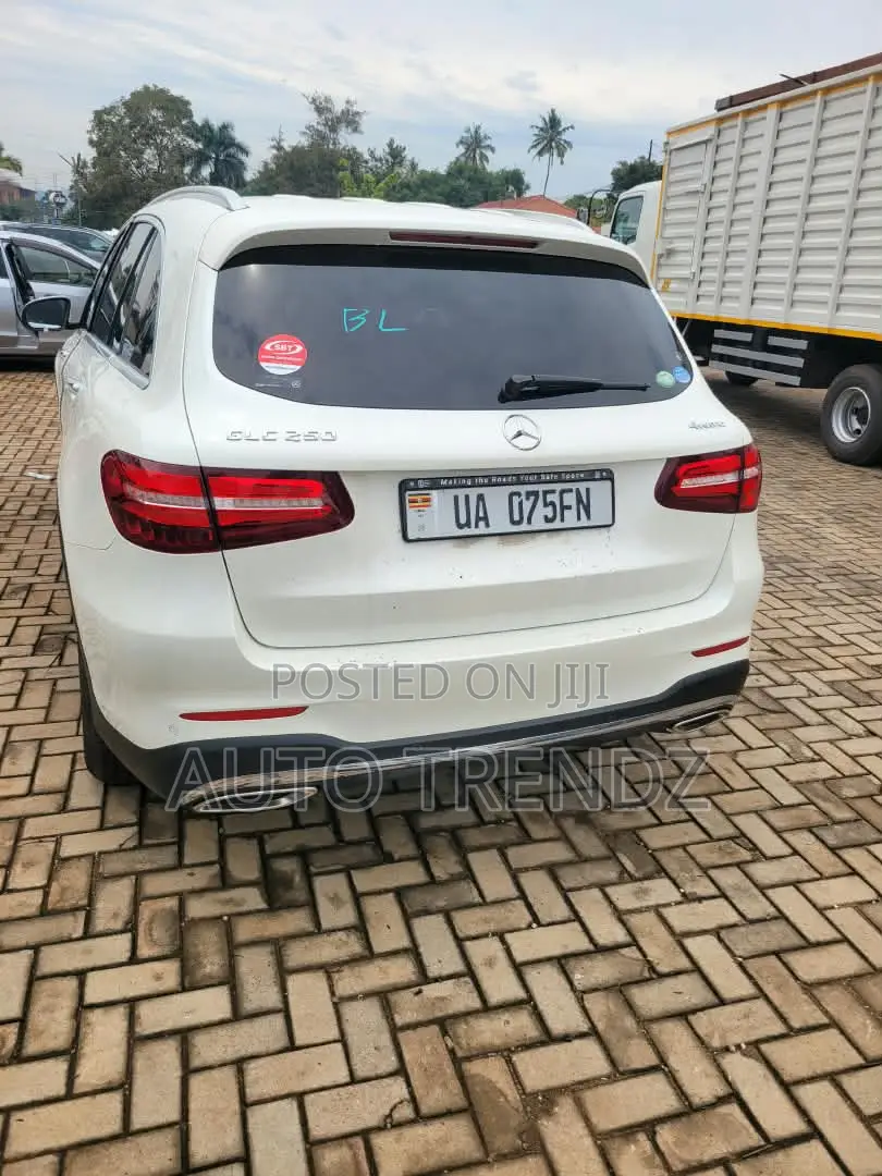 Mercedes-Benz GLC-Class GLC250 Sport Utility 4-Door (2.0L, 4cyl Turbo) White