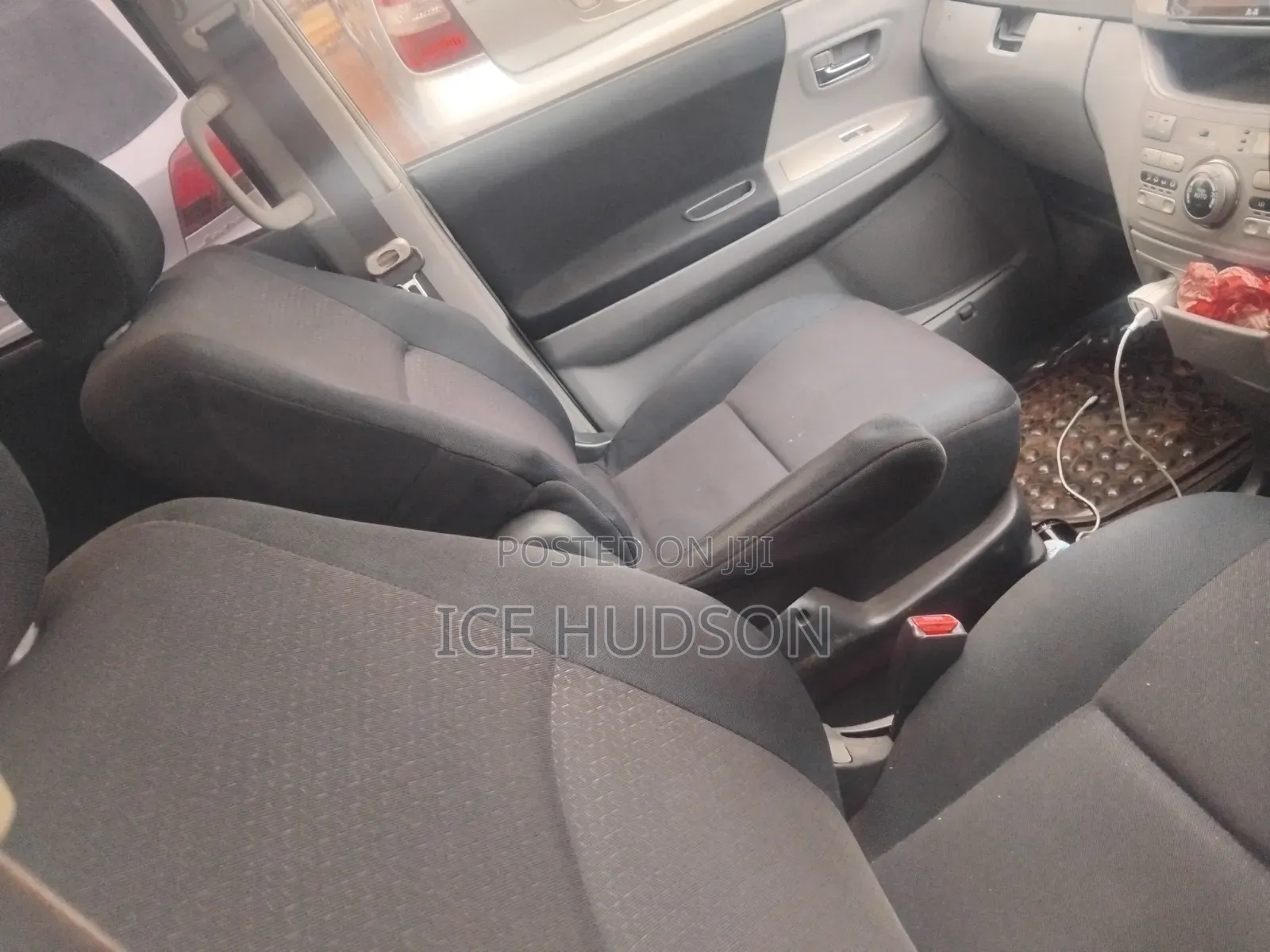 Toyota Noah 2006 Gray