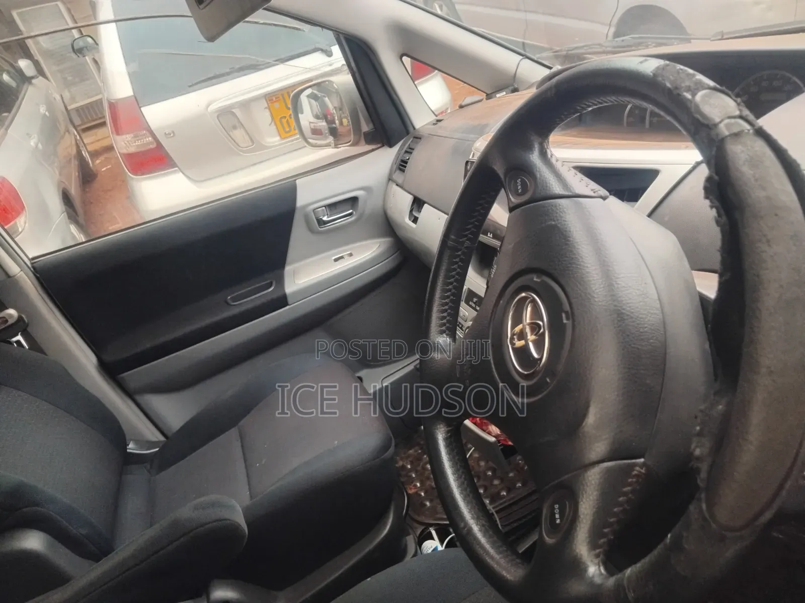 Toyota Noah 2006 Gray