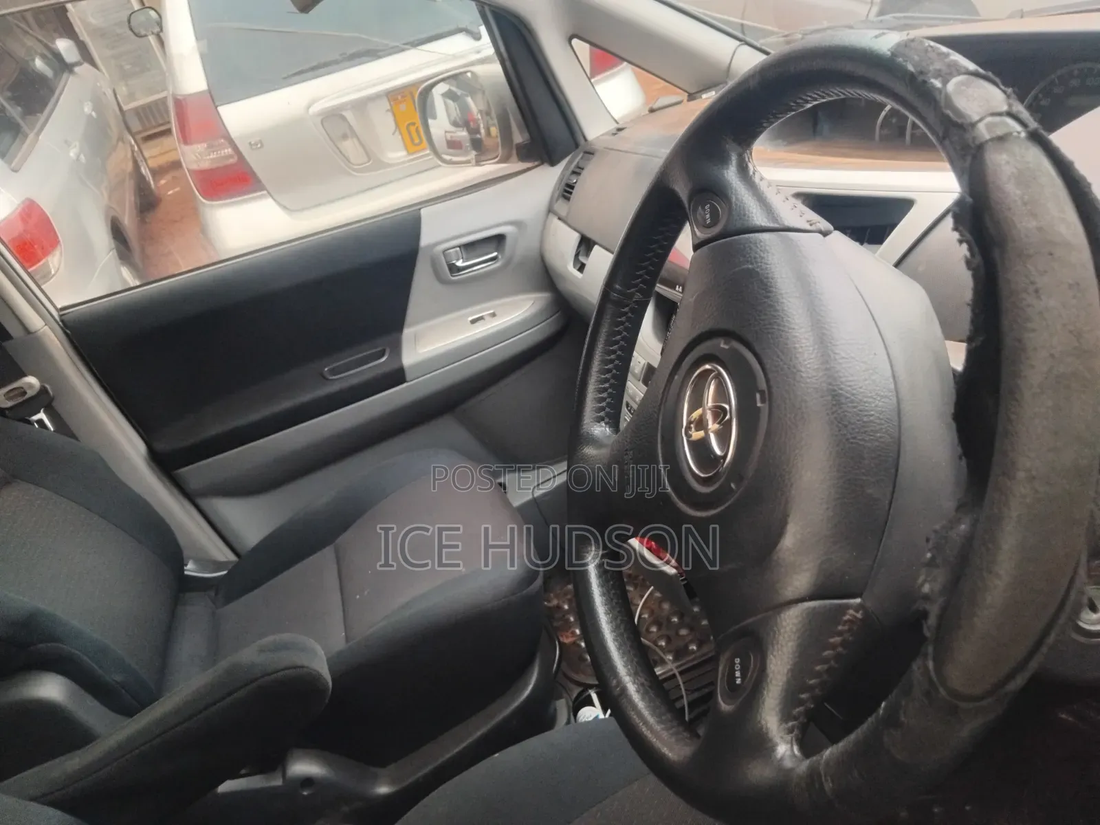 Toyota Noah 2006 Gray