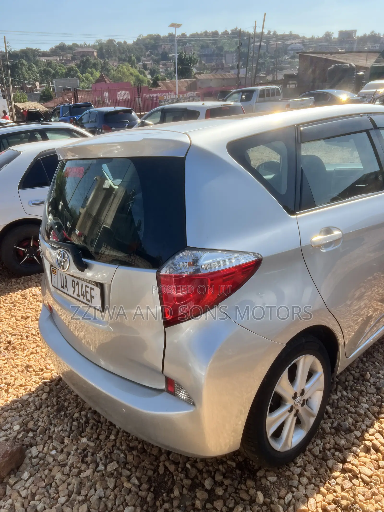 Toyota Ractis 1.5 AWD 2015 Silver