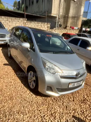 Toyota Ractis 1.5 AWD 2015 Silver
