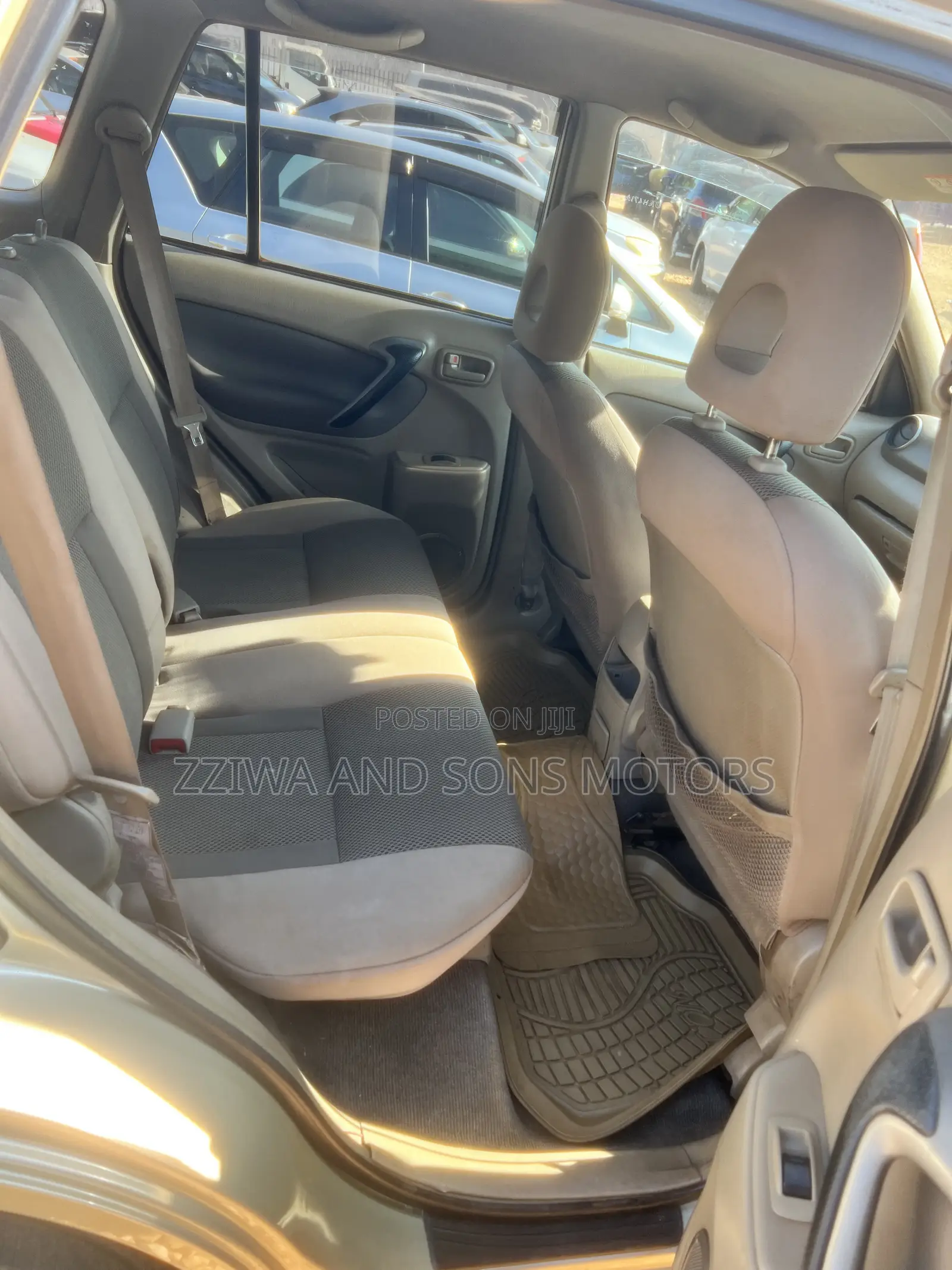 Toyota RAV4 Base AWD 2001 Gold
