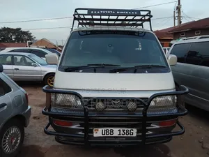 Toyota HiAce 2000