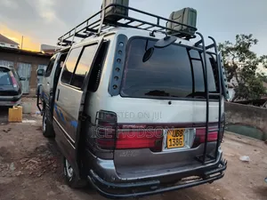 Toyota HiAce 2000