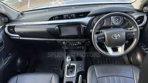 Toyota Hilux 2020 Gray