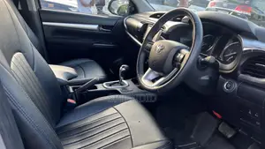 Toyota Hilux 2020 Gray