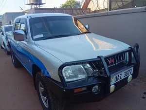 Mitsubishi L200 Club Cab 2.5 TD 2002 White
