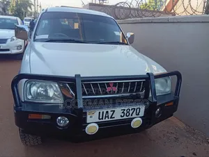 Mitsubishi L200 Club Cab 2.5 TD 2002 White