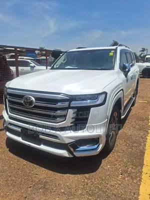 New Toyota Land Cruiser LC300 2025 White