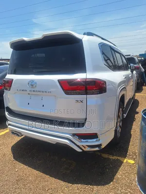 New Toyota Land Cruiser LC300 2025 White