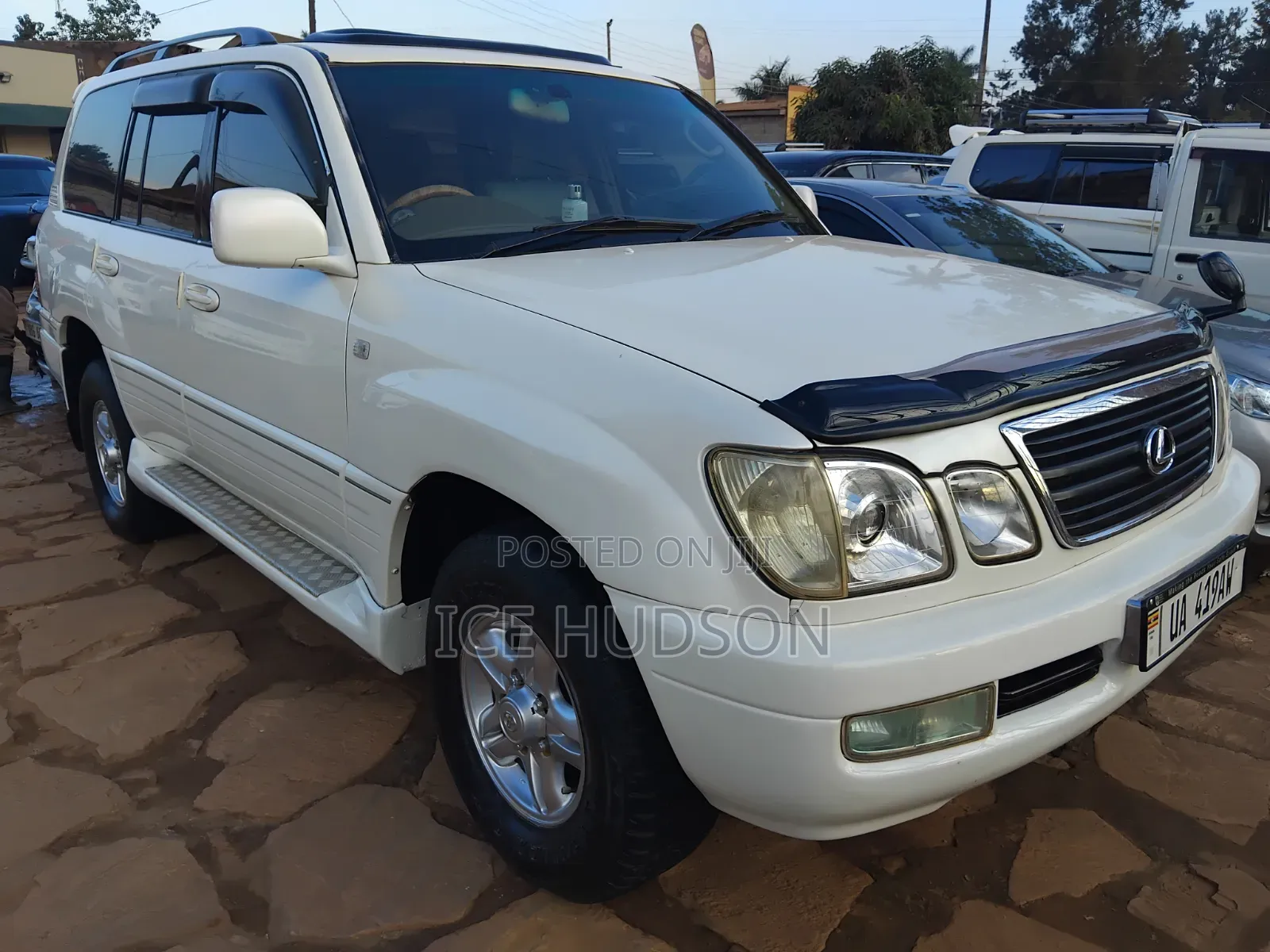 Lexus LX 470 AWD 2005 White