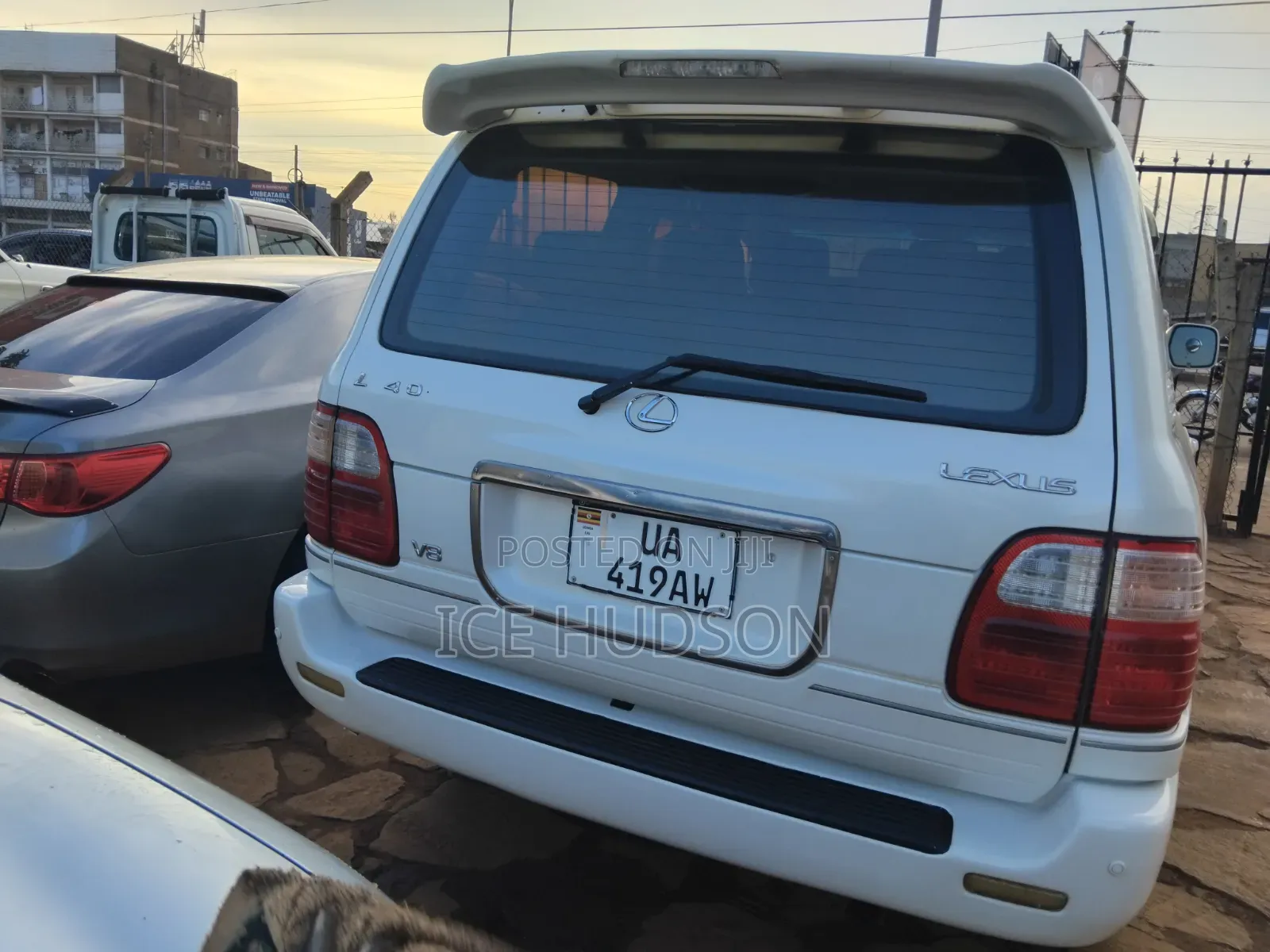 Lexus LX 470 AWD 2005 White