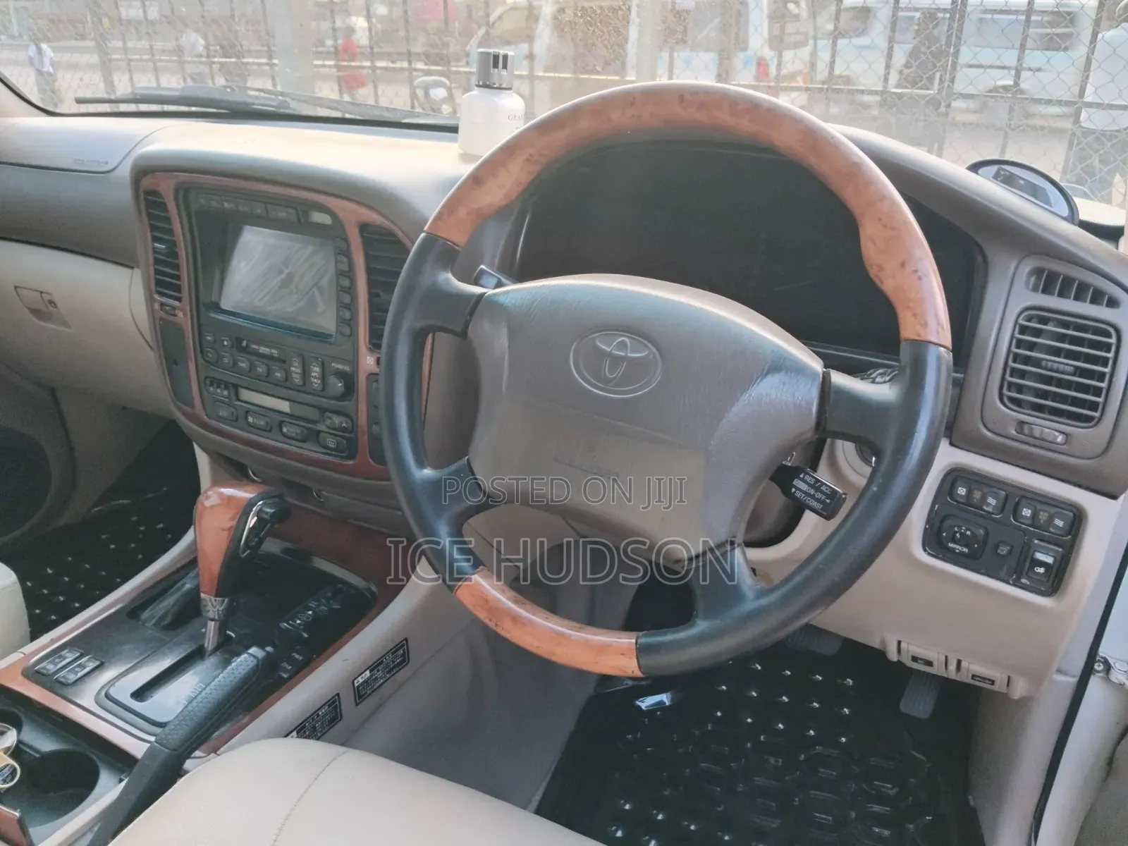 Lexus LX 470 AWD 2005 White