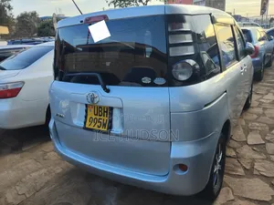Toyota Sienta 2009 Blue
