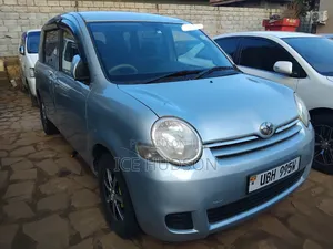 Toyota Sienta 2009 Blue