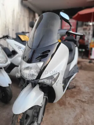 Yamaha Majesty 2009 White