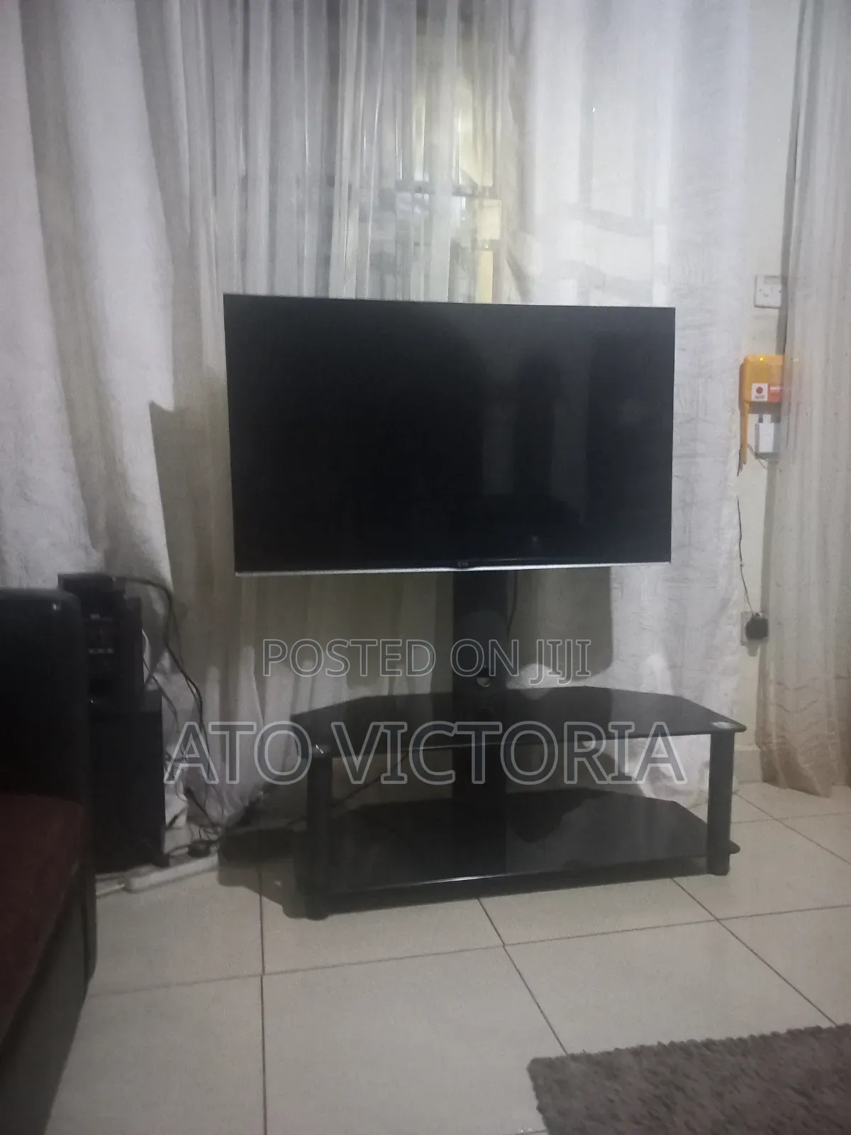 Complete Entertainment Unit: LG 47 Inch TV + Modern Glass Stand