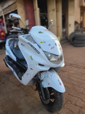 Yamaha Majesty 2010 White