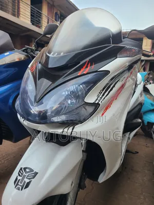 Yamaha Majesty 2013 White