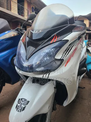 Yamaha Majesty 2013 White