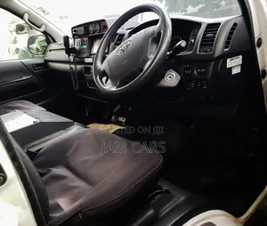 Toyota HiAce 2014 White