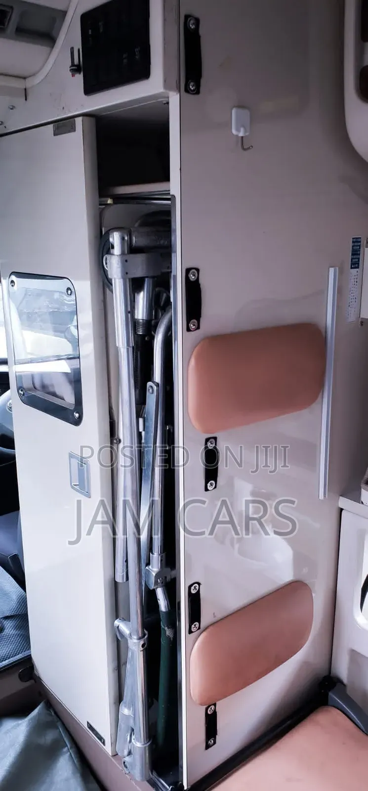Toyota HiAce 2014 White