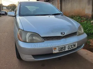 Toyota Platz 1.3 AWD 2002 Silver
