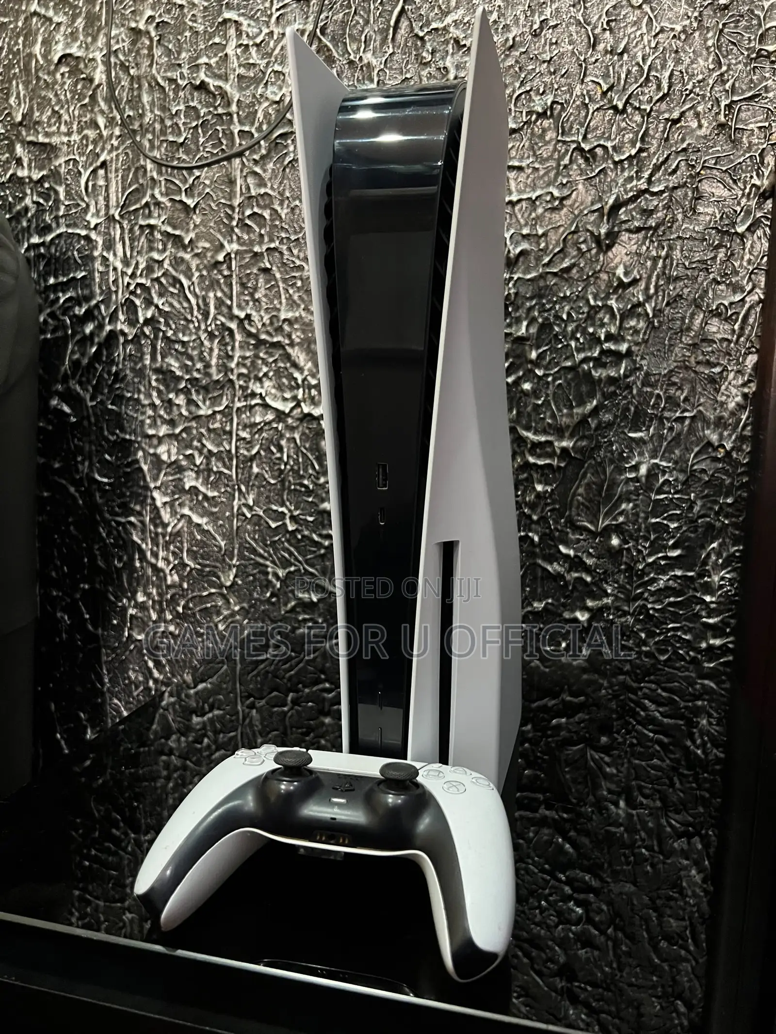 Ps5 Standard Consoles White Color 1 Controllers **
