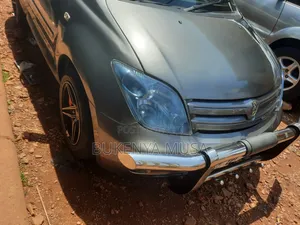 Toyota IST 2003 Silver