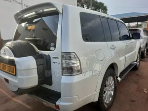 Mitsubishi Pajero 2010 White