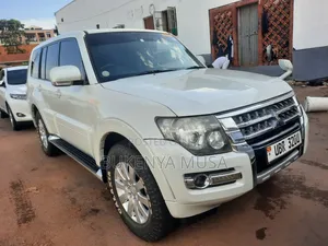 Mitsubishi Pajero 2010 White