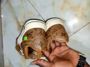A Selling Shoes