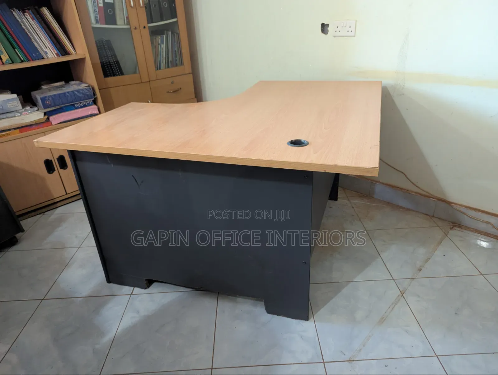Second Hand Curved Office Desk// Table // Furniture
