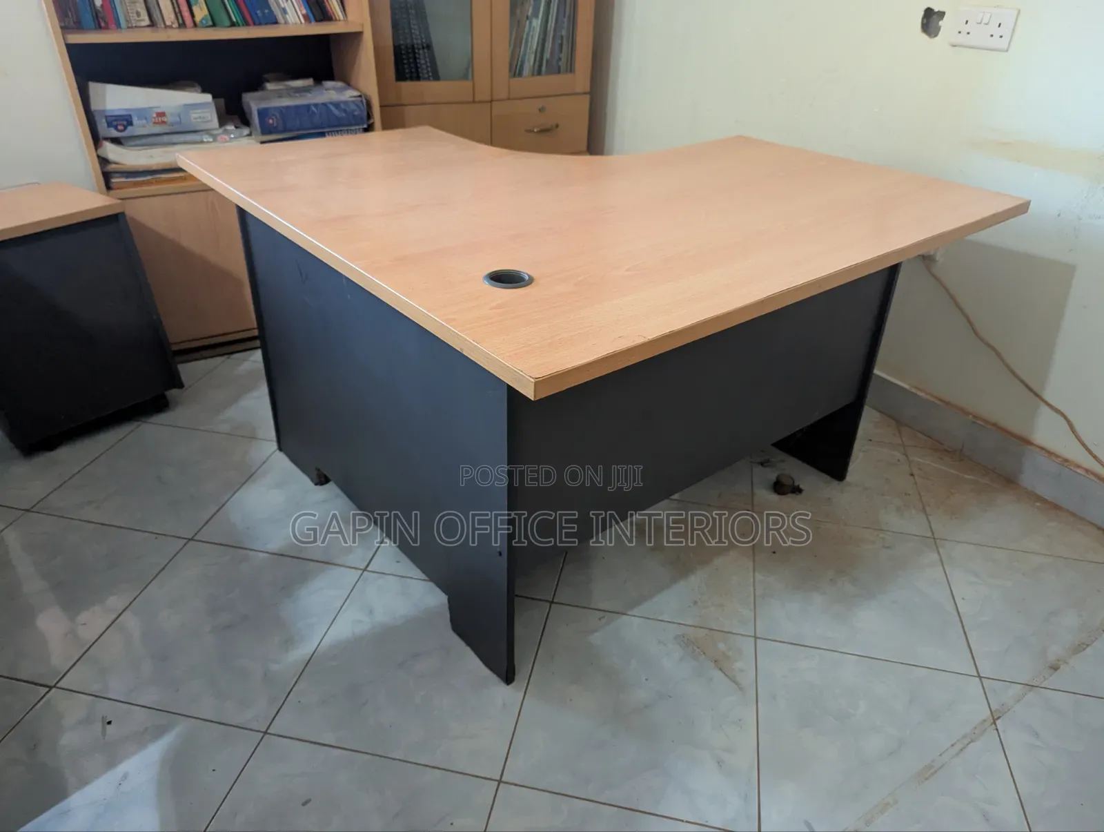 Second Hand Curved Office Desk// Table // Furniture