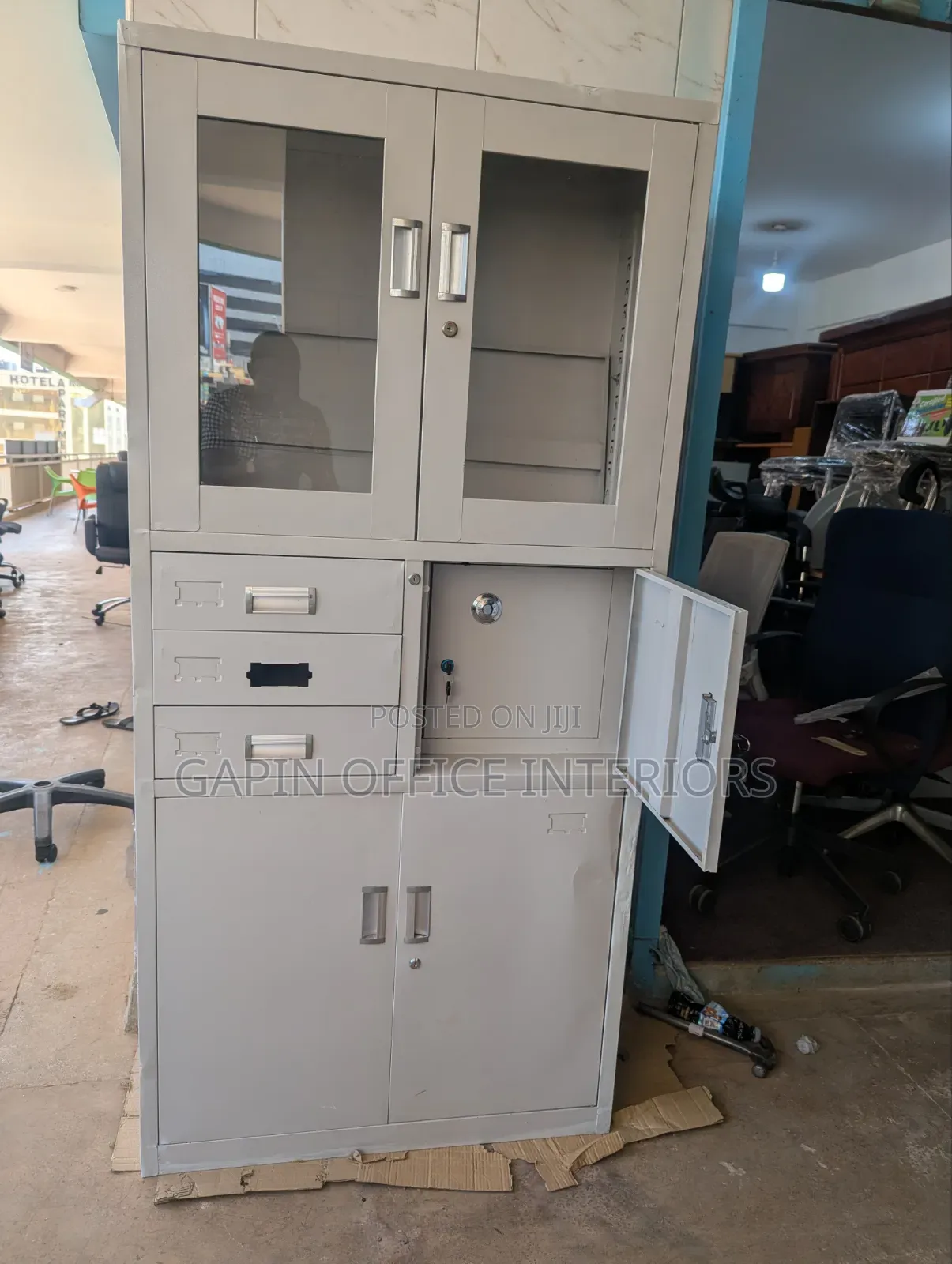 Second Hand Half Glass Steel Cardboard With a Safe Inside