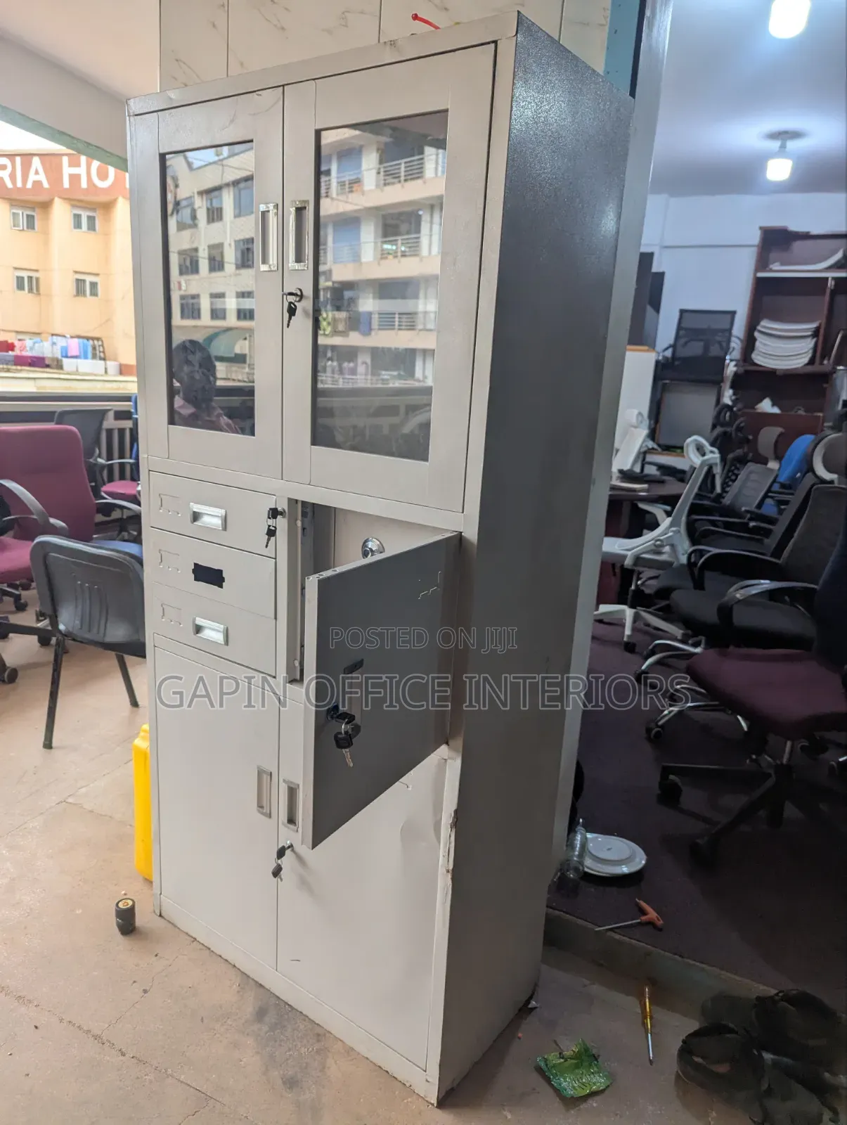 Second Hand Half Glass Steel Cardboard With a Safe Inside