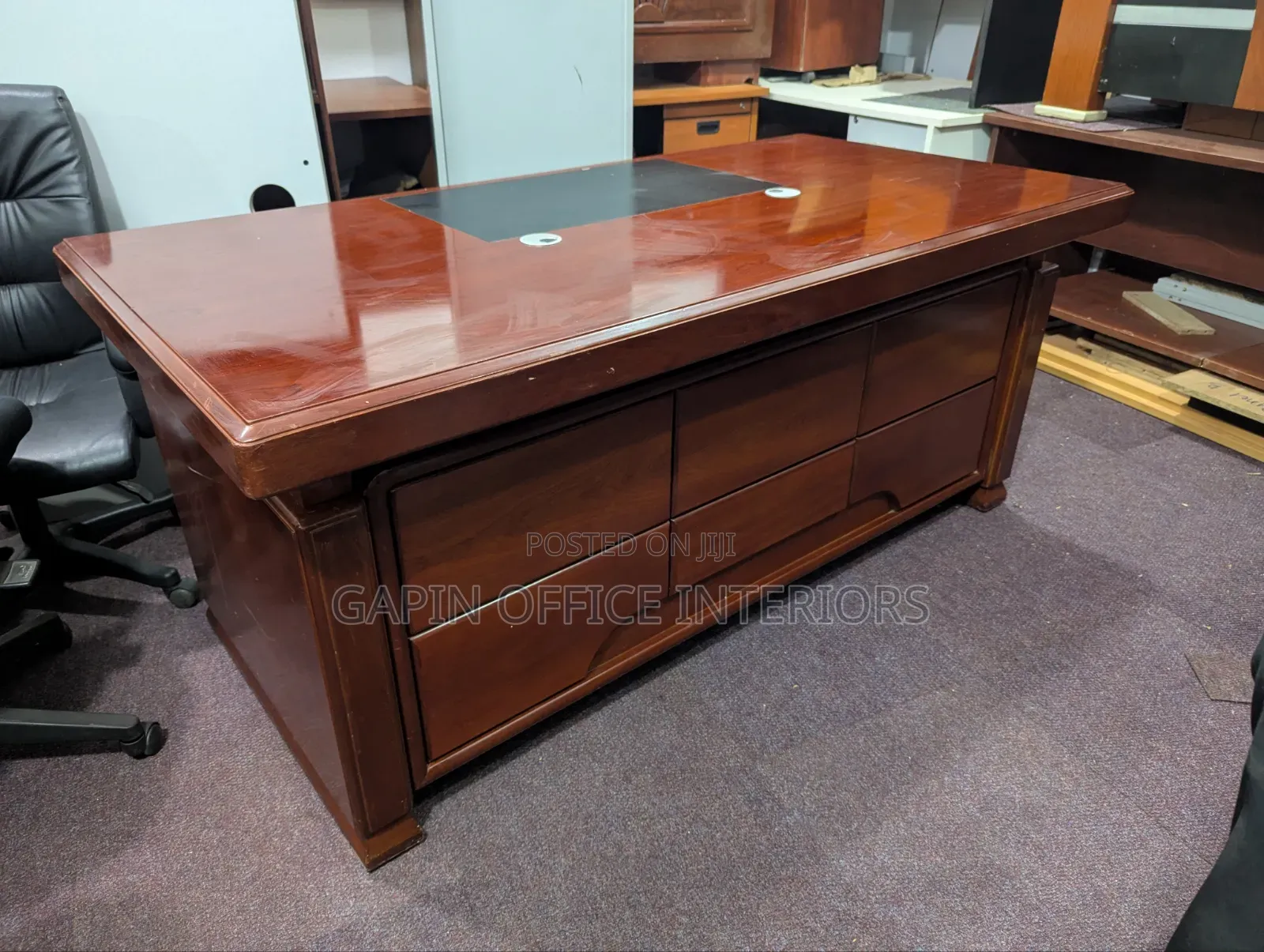 Executive Desk// Table in Perfect Condition, With a Movable Drawer