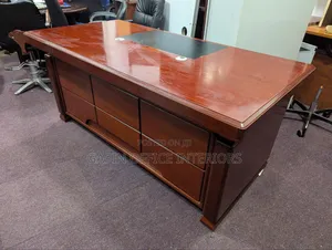 Executive Desk// Table in Perfect Condition, With a Movable Drawer