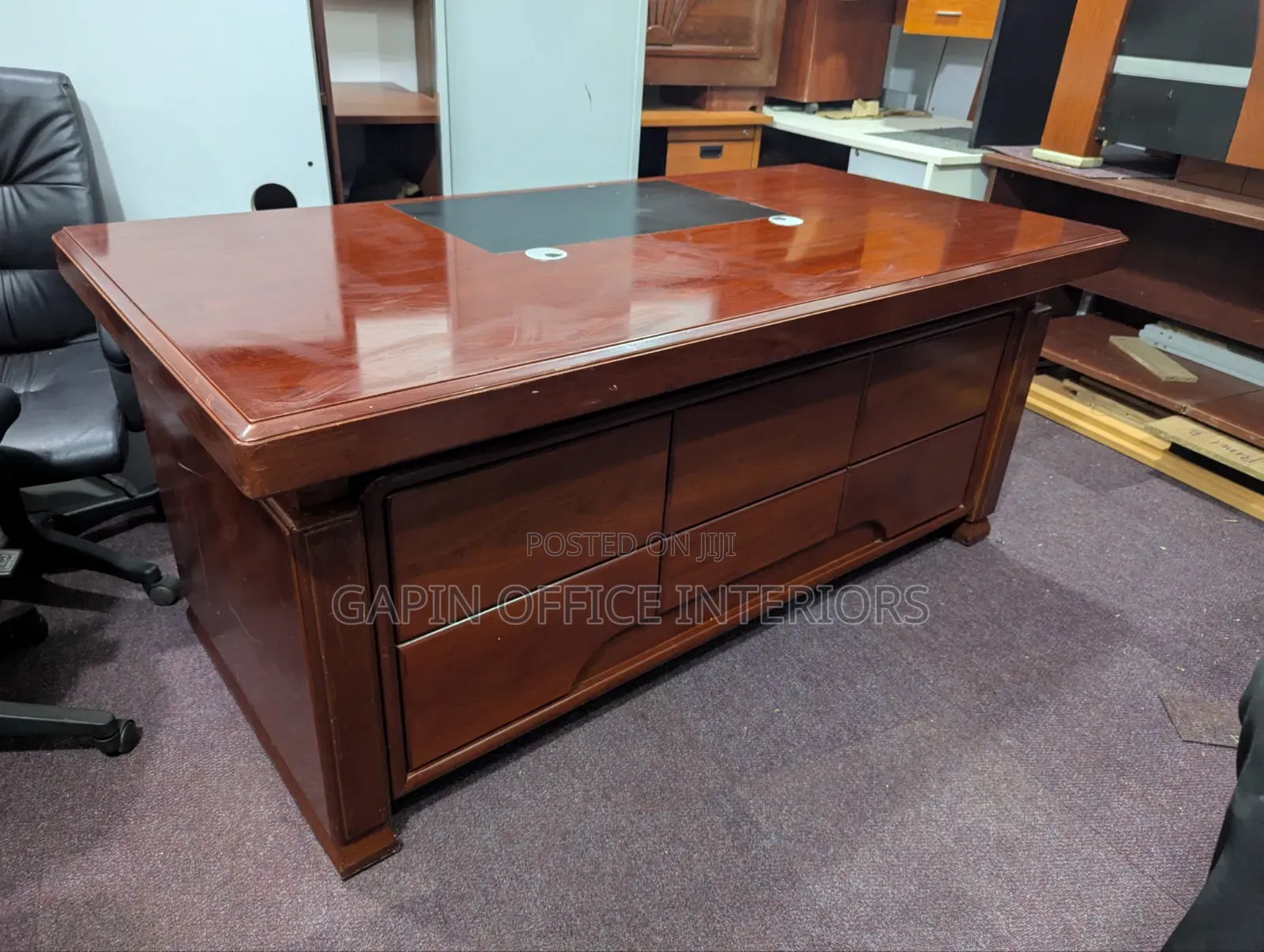 Executive Desk// Table in Perfect Condition, With a Movable Drawer