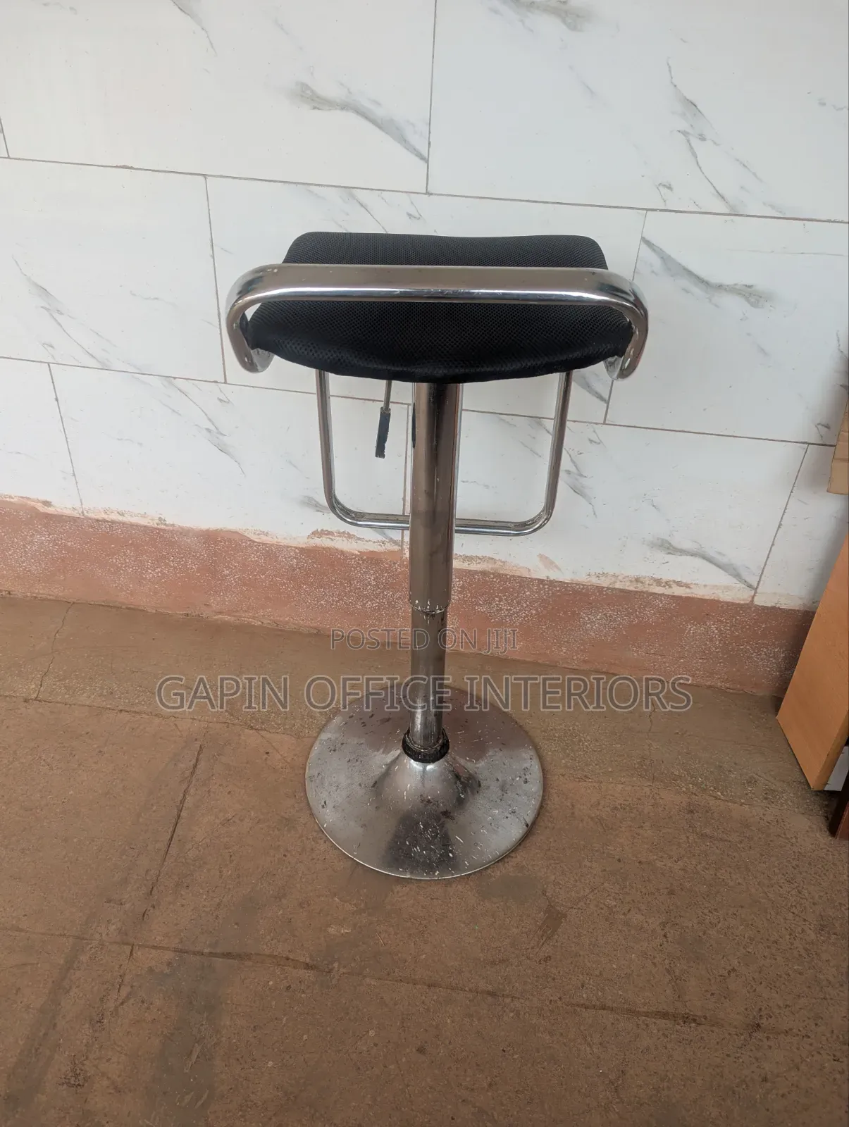 Second Hand Simple Bar Stool Chair Readily Available, Adjustable