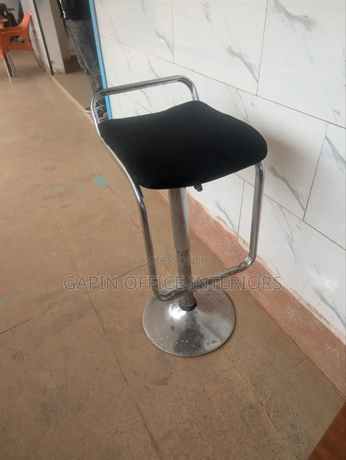 Second Hand Simple Bar Stool Chair Readily Available, Adjustable