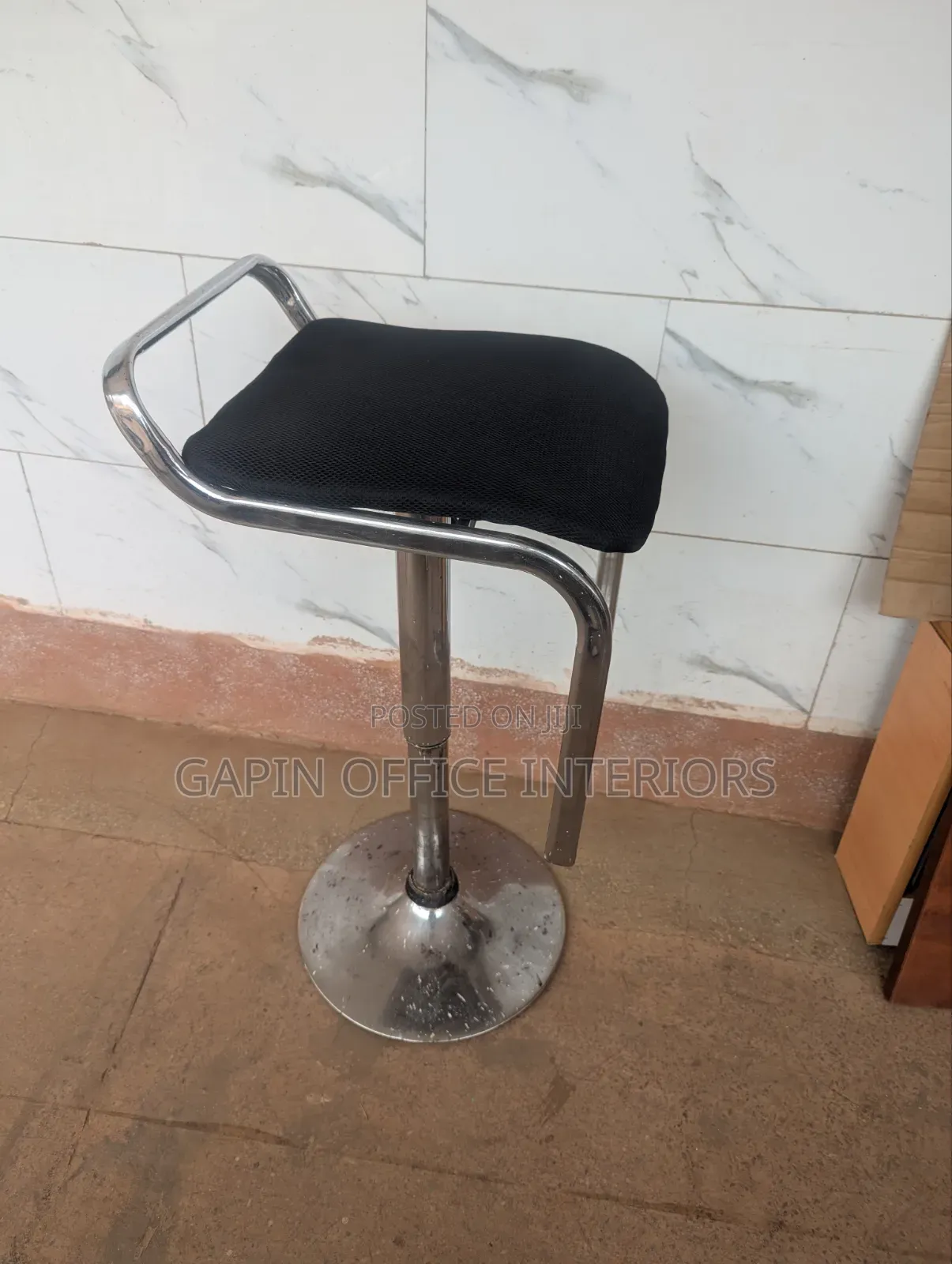 Second Hand Simple Bar Stool Chair Readily Available, Adjustable