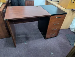Second Hand Office Office Desk// Office Table // Furniture, Size 120cm