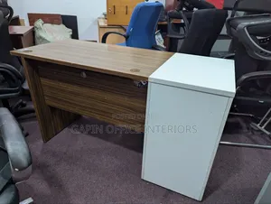 Second Hand Office Table// Office Furniture of Size 140cm