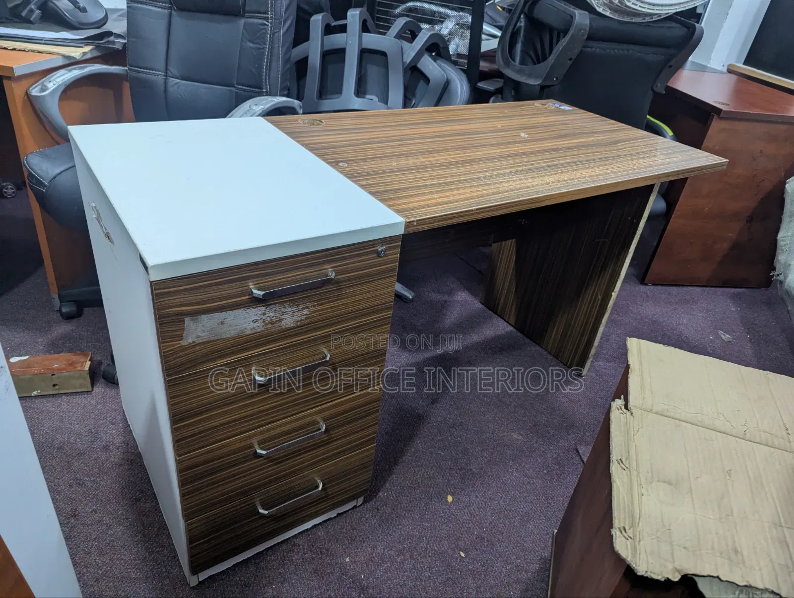 Second Hand Office Table// Office Furniture of Size 140cm
