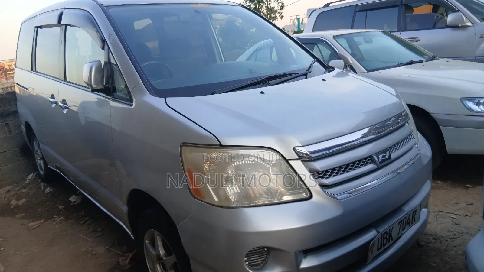 Toyota Noah 2.0 FWD (8 Seater) 2005 Silver